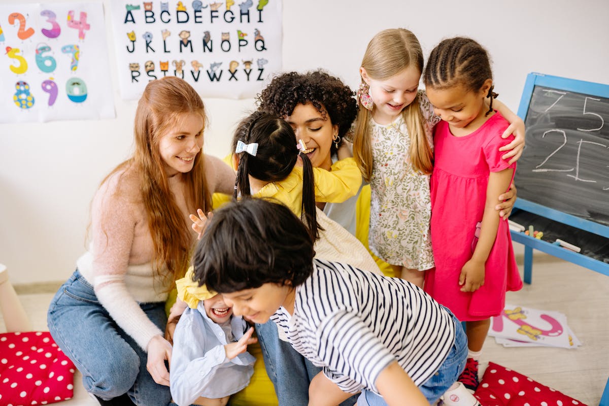 kids embracing teacher